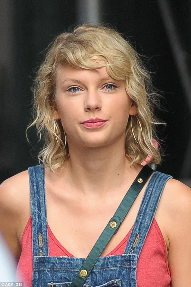 Taylor Swift's without Makeup4
