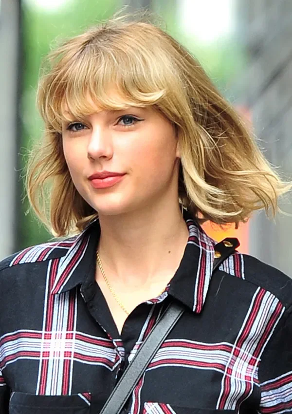Taylor Swift's without Makeup3