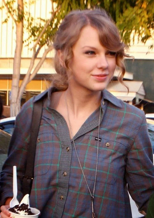 Taylor Swift's without Makeup6