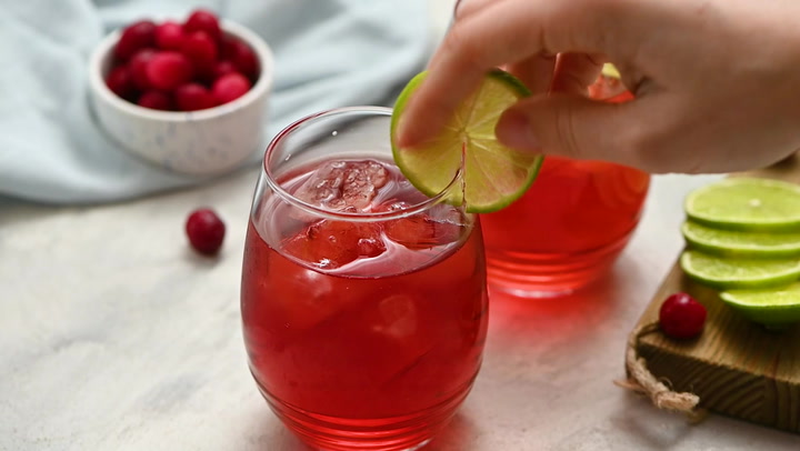 Utilizing Cranberry Juice and Apple Cider Vinegar for Weight Loss: A Guide