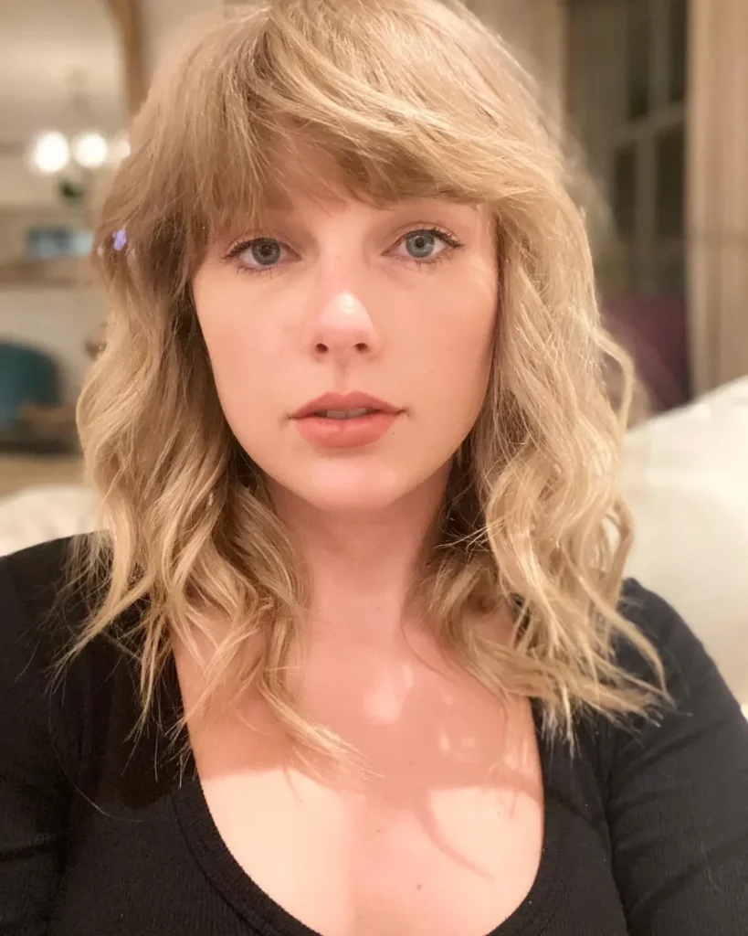 Taylor Swift's without Makeup 1